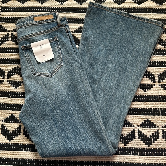 NWT Cello high-rise flare jeans - Picture 2 of 7